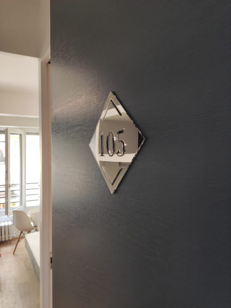 insegna 3d victor-boutique hotel porta